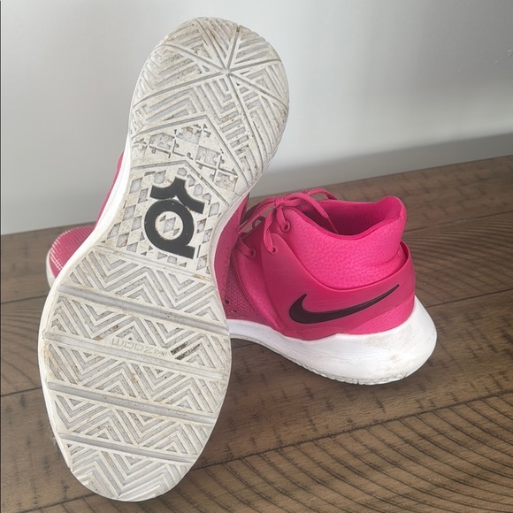 Nike Men’s Pink Basketball Sneakers with Black Logo Size 12.5 - Picture 4 of 5